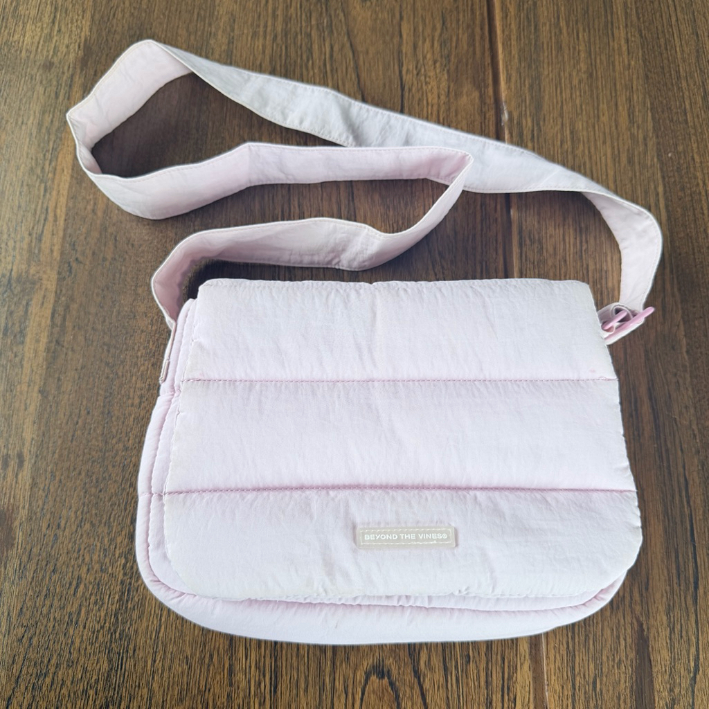 Beyond The Vines Poofy Bag สีชมพู ของแท้ ส่งต่อ