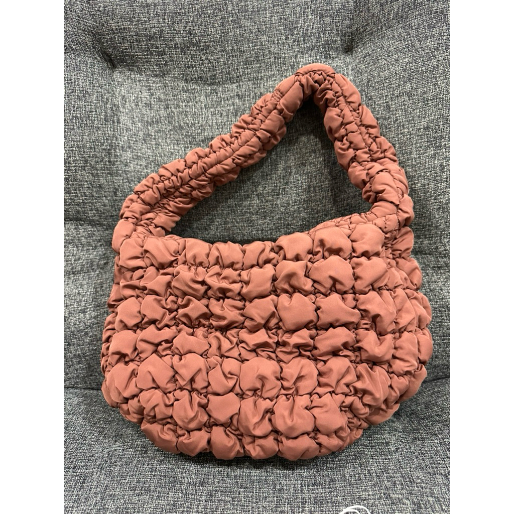 Used : COS Quilted Mini Bag สี Pink Moroccan (Thailand Exclusive)