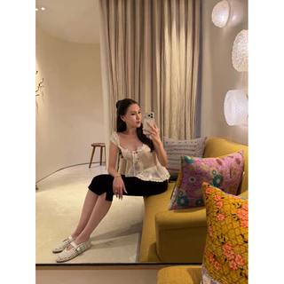 MACHMACHTHELABEL - Emily Lace Top (เสื้อลูกไม้ off-shoulder) - (PREORDER)**