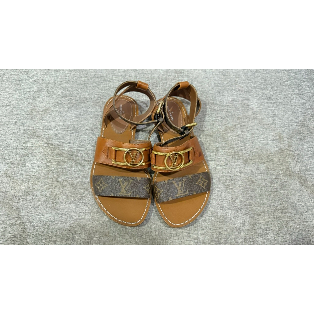 ส่งต่อรองเท้าแตะ Louis Vitton  size 39