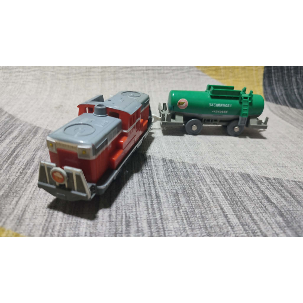 Tomy Plarail รถไฟของเล่นรุ่น DD51 1186 พร้อมตู้บรรทุกน้ำมัน *ไม่รวมราง