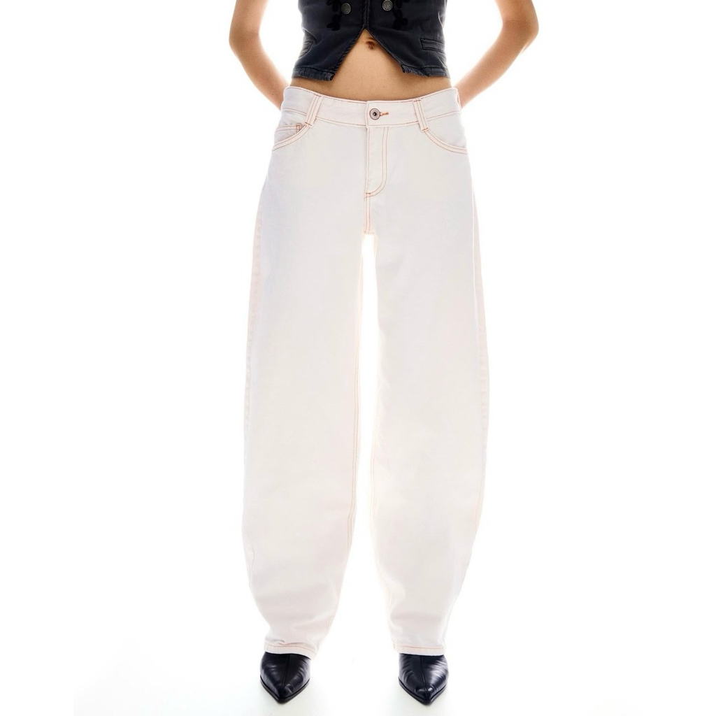 กางเกงยีนส์ทรงหลวม Bershka Low-rise baggy barrel jeans ทรงเอวต่ำ barrelสุดฮิต ใส่เท่มากก สีขาว