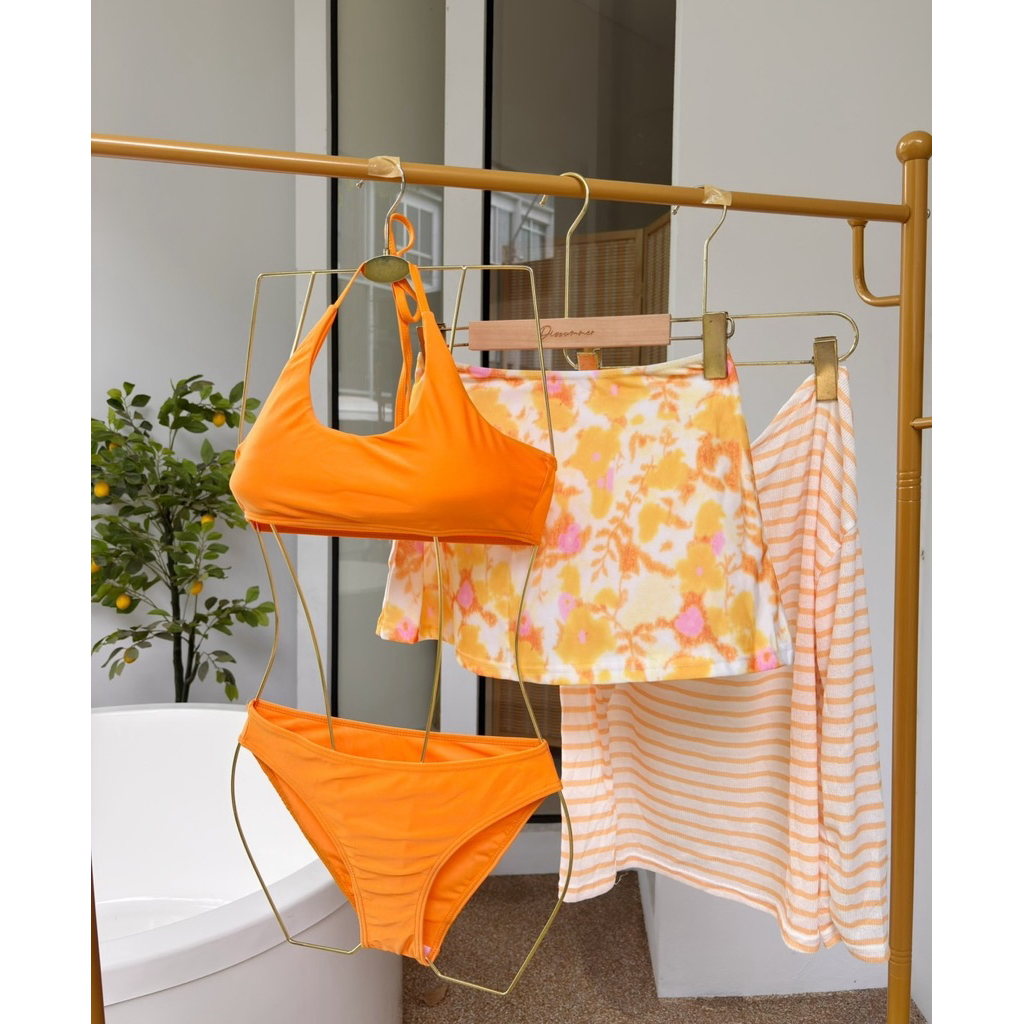 [Dissummer]ชุดว่ายน้ำ เซต4 ชิ้น สีส้ม กระโปรงดอกไม้ เสื้อแขนยาวลาย [ร้านไทย พร้อมส่งจากไทย] ราคา ถูกที่สุด ดีลบีเคเค รูปภาพหลัก