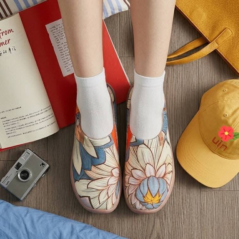 UIN fashion retro sports art casual sneakers travel shoes Nelumbo Artist Paint Women Canvas Shoes