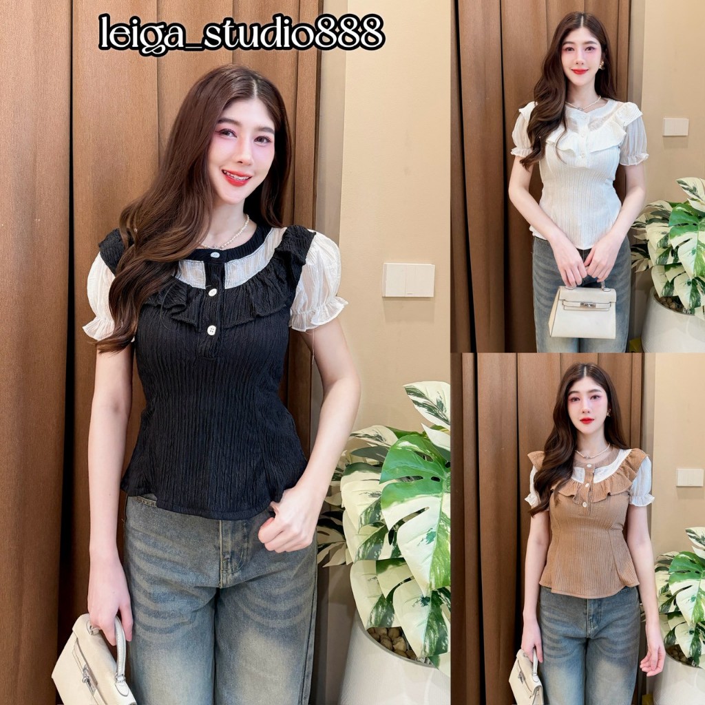 เสื้อแฟชั่น ผ้าเปลือกไม้ แขนตุ๊กตาแต่งผ้าโรซี่ คอแต่งระบาย กระดุมอก สม็อคหลัง  ทรงเข้ารูป สวย เรียบหรู ใส่ทำงาน  ใส่แมท