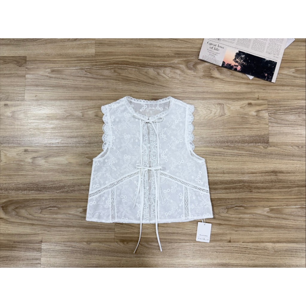 BY IRA (2026-132)Camila Top เสื้อลูกไม้ดีเทลผูกด้านหน้า🍯🐝〰️ แขนระบาย คอกลม