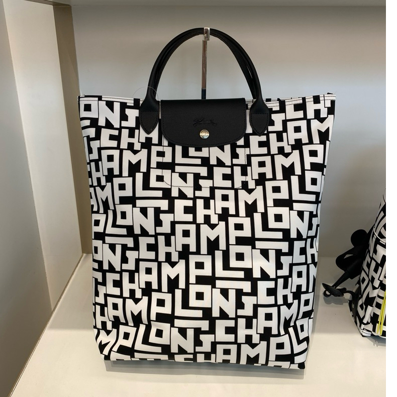 พร้อมส่ง * Longchamp LGP ไซส์ M สี Black / White
