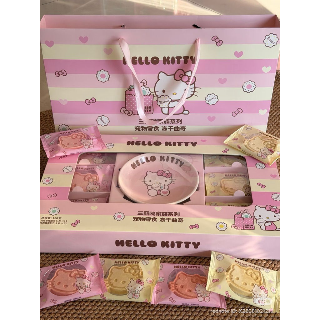 (ได้ถุงแถมตามรูป)RANOVA - Hello Kitty Sweet Kitty กล่องของขวัญฟรีซดรายขนมแมวรูปคิดตี้สตรอเบอร์รี่+จานคิดตี้ 120g