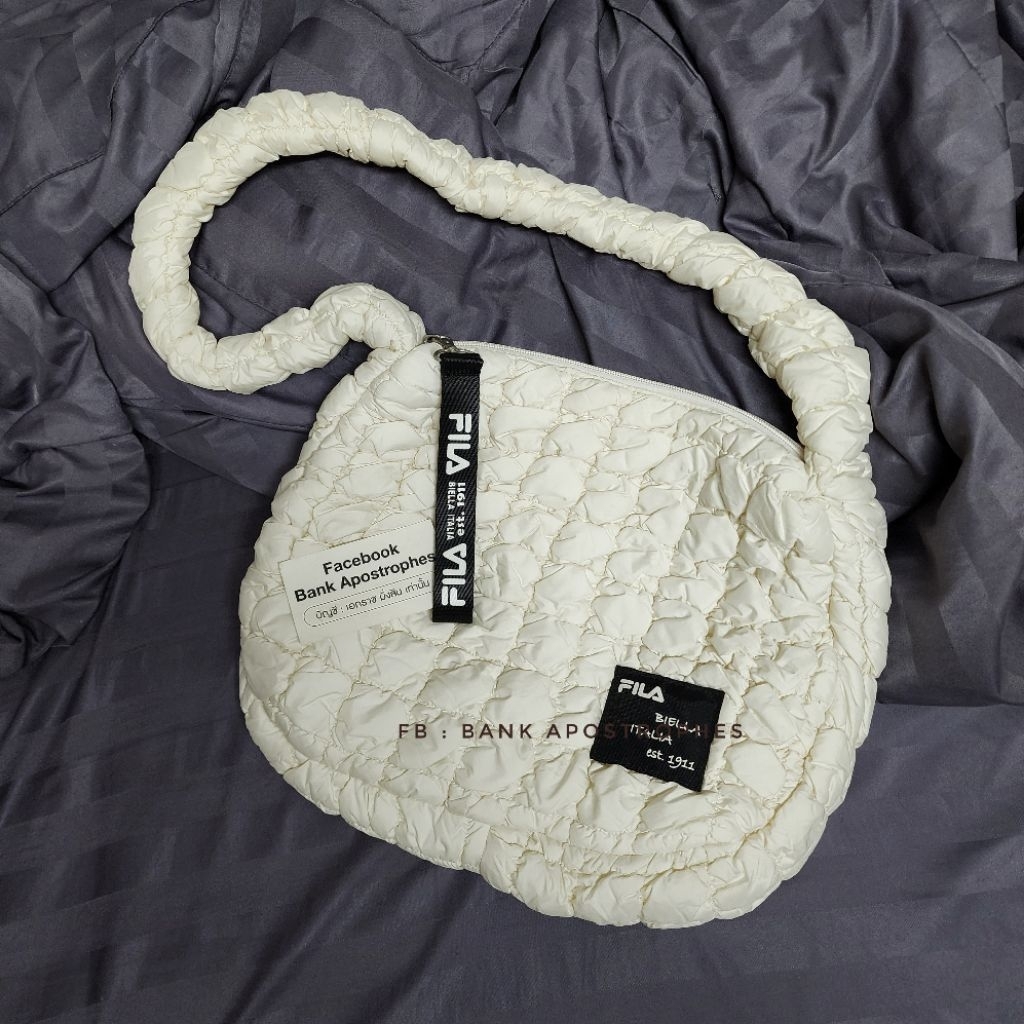 (พร้อมส่ง ของแท้ 100%) กระเป๋า FILA Puffy Cloud Crossbody Bag สีครีม