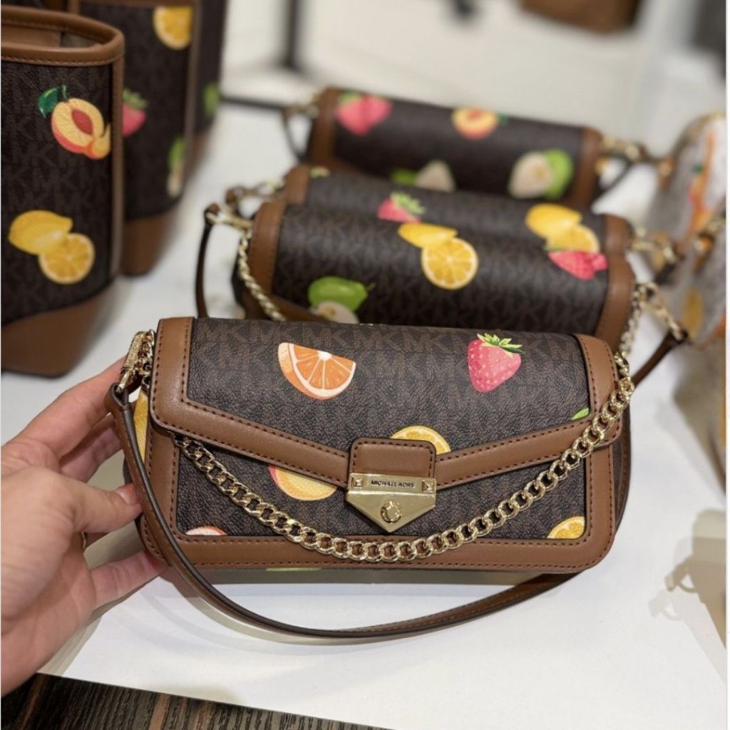 MICHAEL KORS กระเป๋าสะพายข้าง รุ่น Soho Small Convertible Pouchette Crossbody Bag