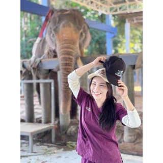 หมวกแก๊ป ปักลาย “หมอตัวเล็ก กับ คนไข้ตัวใหญ่”