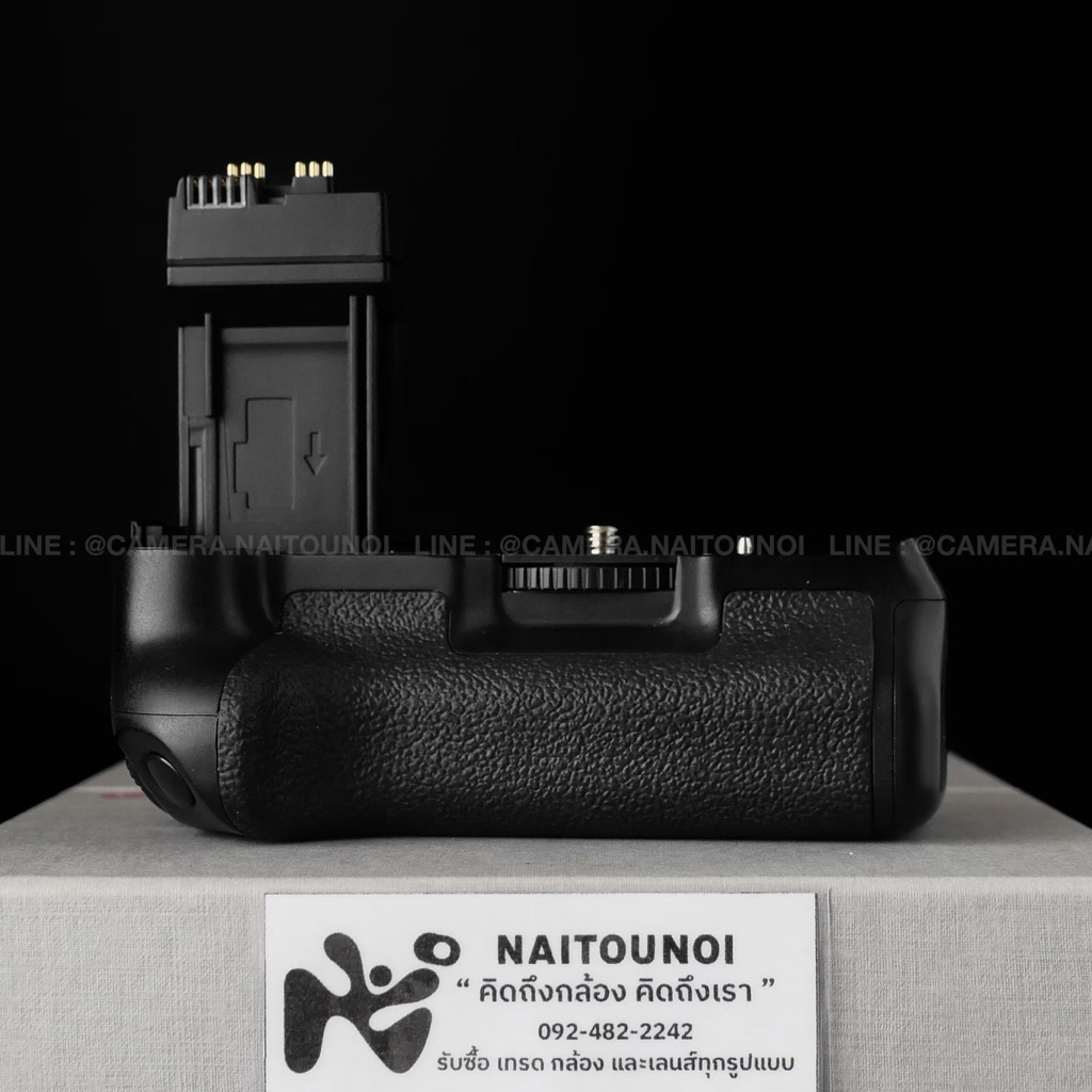 ( Used!! ) Canon Battery Grip BG-E8 For Canon EOS 550D, 600D, 650D, 700D, T2I, T3I, T4I, T5I <Mint>