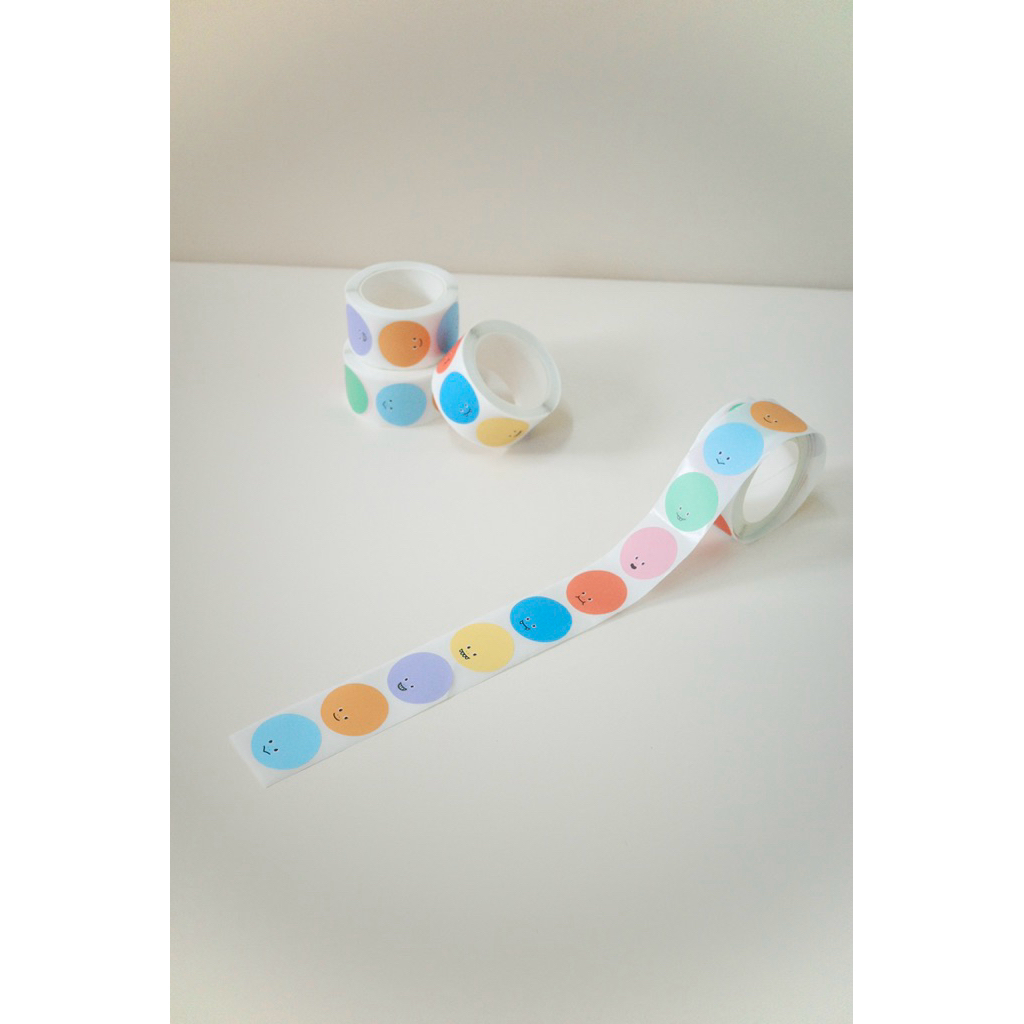 สติกเกอร์ม้วน Label Happy Face ดวงเล็ก 25mm 200ชิ้น 8ลาย Sticker Roll ไดคัทวงกลม เลเบล