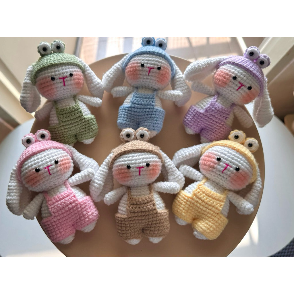 ตุ๊กตากระต่ายหูยาวถักไหมพรม crochet bunny