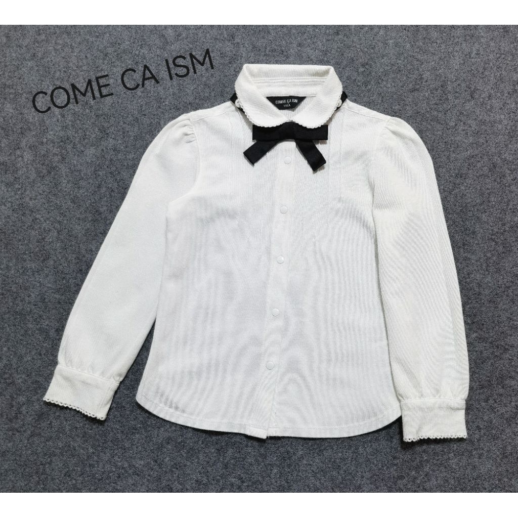 🖤 เสื้อเบลาส์สีขาวแต่งโบว์สีดำที่คอ จาก Comme Ca ISM ไซส์: 110