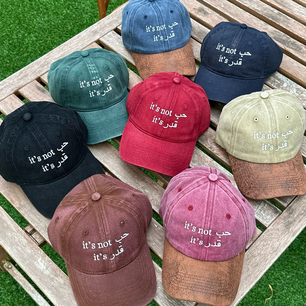 🧢 หมวกปักข้อความสุดฮีลใจ “it’s not حب ، it’s قدر” มันไม่ใช่ “ความรัก” แต่มันคือ “การกำหนด” 🤍