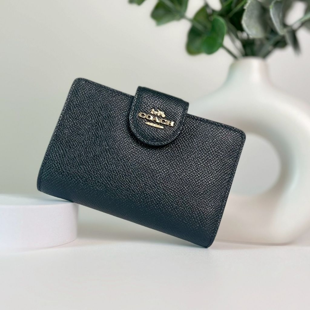 กระเป๋าสตางค์กลาง MEDIUM CORNER ZIP WALLET 6390