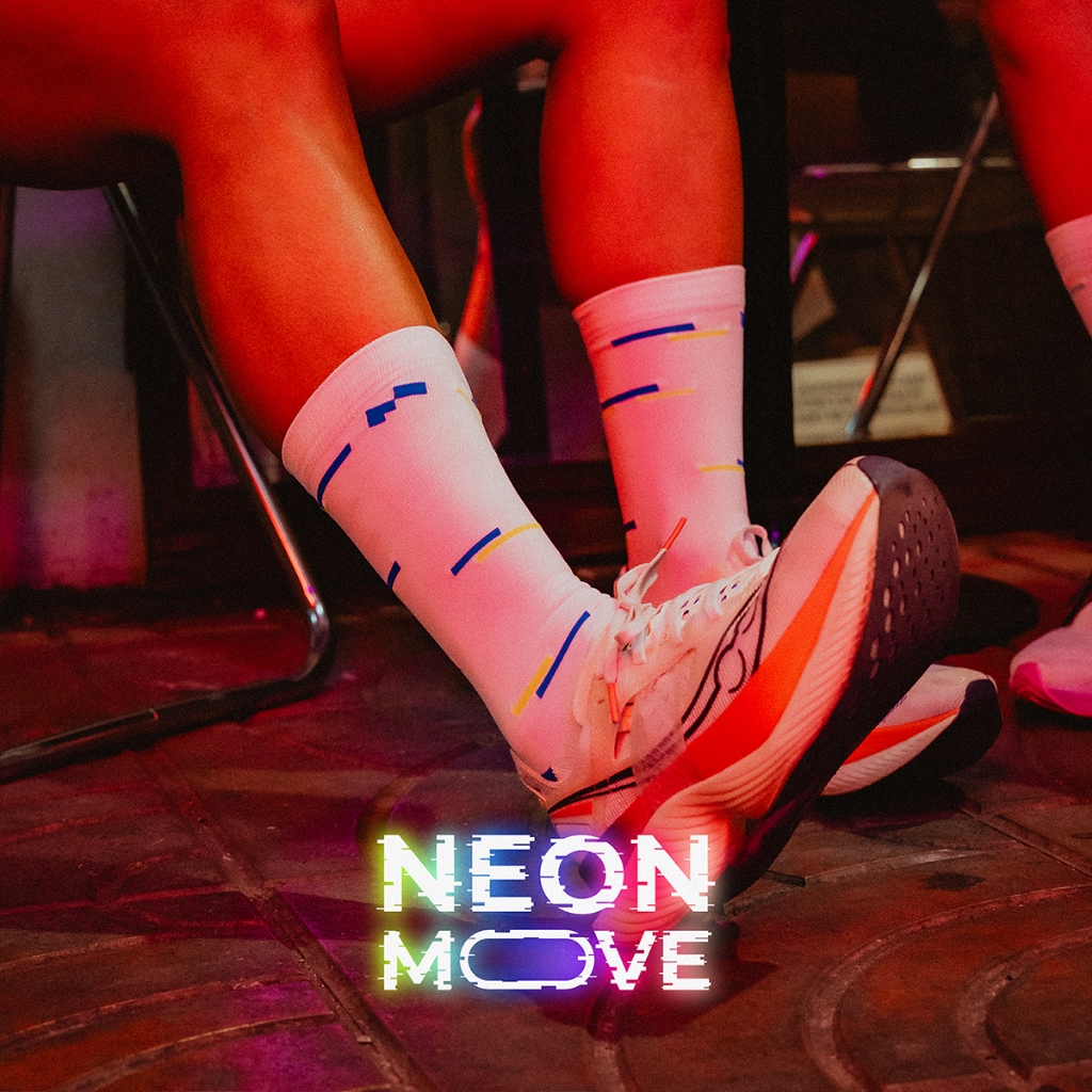 Motive Sock รุ่น NEON MOVE ถุงเท้า กีฬา วิ่ง ออกกำลังกาย free size
