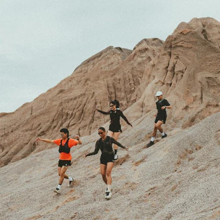 YUPSTER เสื้อวิ่งแขนสั้น ผู้หญิง รุ่น [ Trail Motion ] Women Running T-Shirt ผ้าเบา แห้งไว