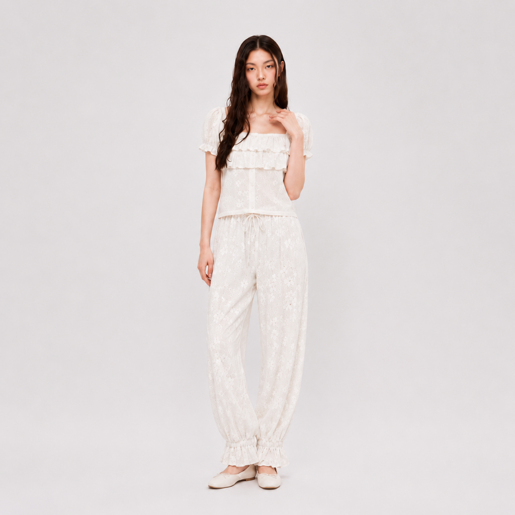 ÉTOILE BNK HONEY BLOOM PANTS กางเกงขายาวเอวสม็อค ดีเทลตกแต่งระบายปลายขา