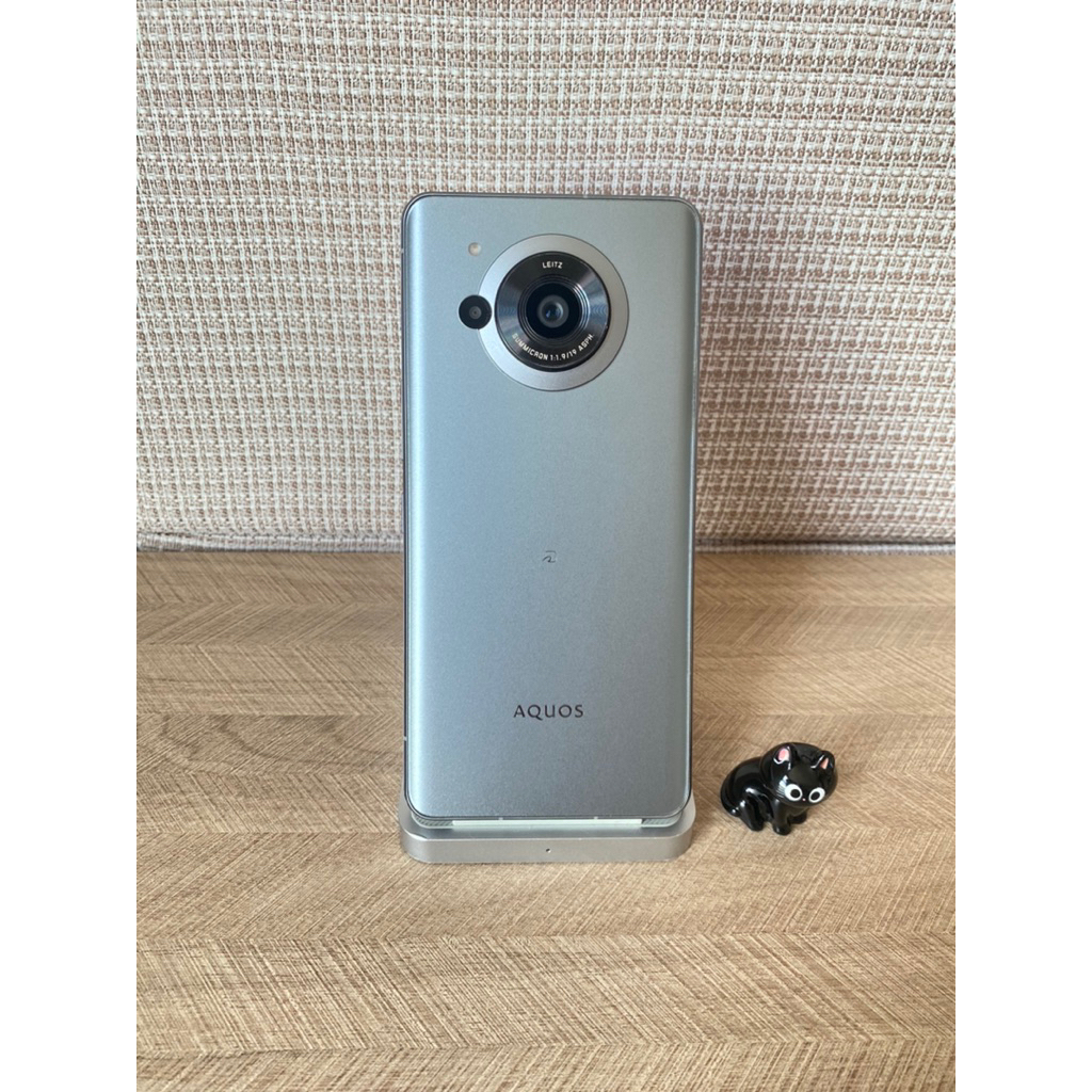 Sharp AQUOS R7 12/256 GB ~ Snapdragon 8 Gen 1 ~ Sony IMX 989 1 " ~ PRO IGZO OLED 240Hz ~ eSIM ~ Micr