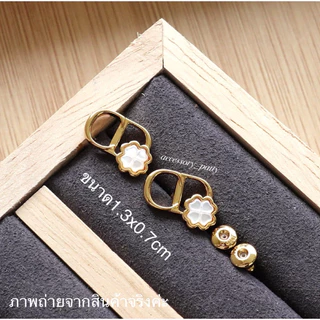 ✨ต่างหูก้านเงิน รุ่นA15 งานที่ต้องมีค่ะ วัดไม่รวมดอกไม้ขนาด(1.3x0.7cm)ค่ะ ดอกสีขาวเปลือกมุก เล็กน่ารักค่ะ งานสวยเป๊ะค่ะ✨