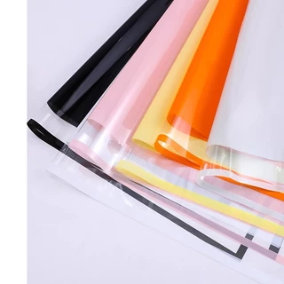 กระดาษห่อดอกไม้กันน้ำ ฟิล์มใสขอบสี 58x58 ซม. 20 แผ่น/ถุง สำหรับจัดช่อดอกไม้ ร้านดอกไม้ และงาน DIY