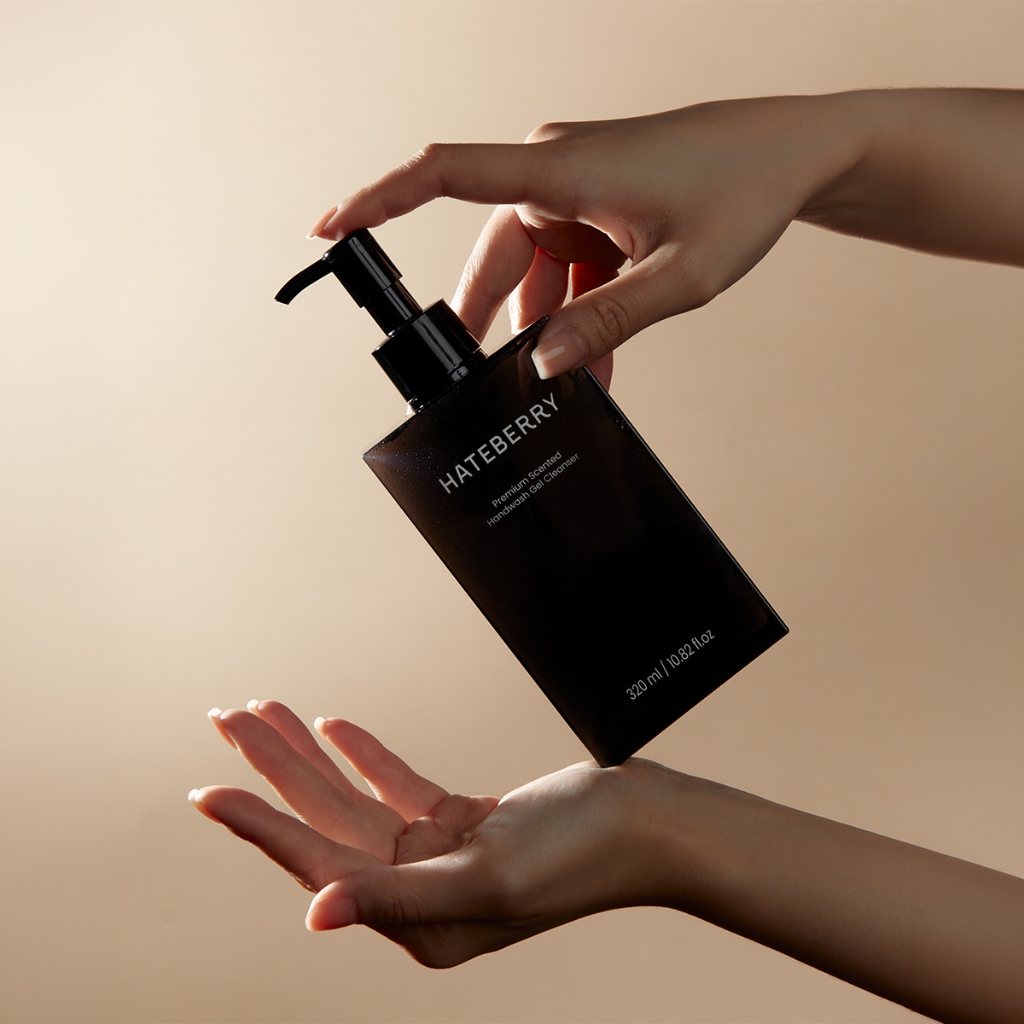 HATEBERRY SCENT ผลิตภัณฑ์ทำความสะอาดมือรูปแบบเจลสูตรอ่อนโยน ที่มีกลิ่นหอมอันเป็นเอกลักษณ์ ขนาด 320ml