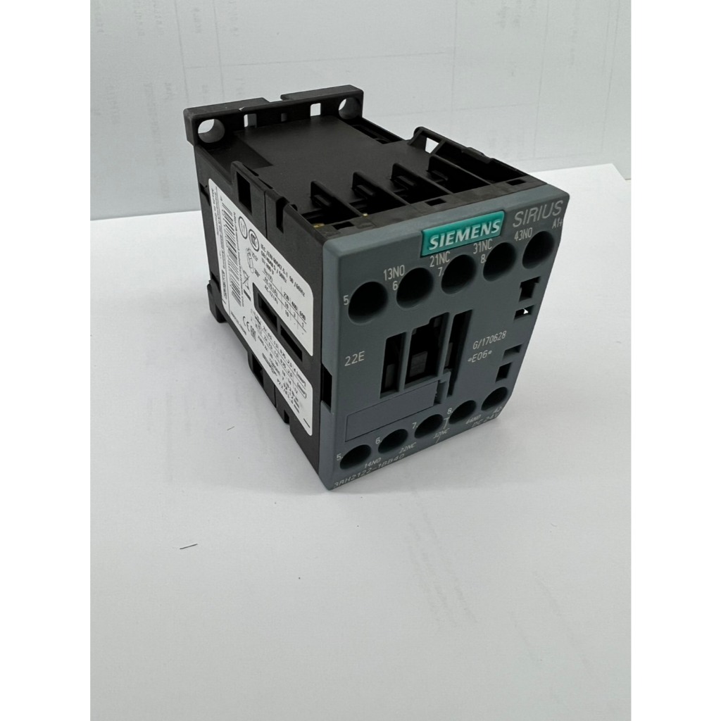 คอนแทคเตอร์รีเลย์ (Contactor Relay) รุ่น SIRIUS สำหรับควบคุมระบบไฟฟ้า หน้าสัมผัสแบบ 2NO + 2NC  3RH2122-1BB40