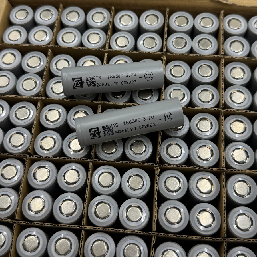 ถ่านชาร์จ 18650 2000mAh  li-ion 3.7V หัวแบน แบตเตอรี่อเนกประสงค์  สินค้าพร้อมส่ง ความจุจริง