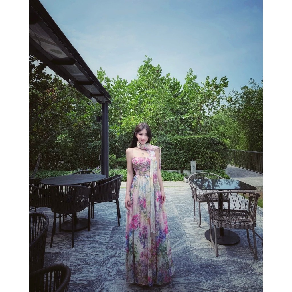 Mogwany พร้อมส่ง S,M / Mona Flora Dress สวยมาก มีซับใน สายปรับได้ รวมผ้าพันคอ เก็บโค้ดหน้ากิจกรรม