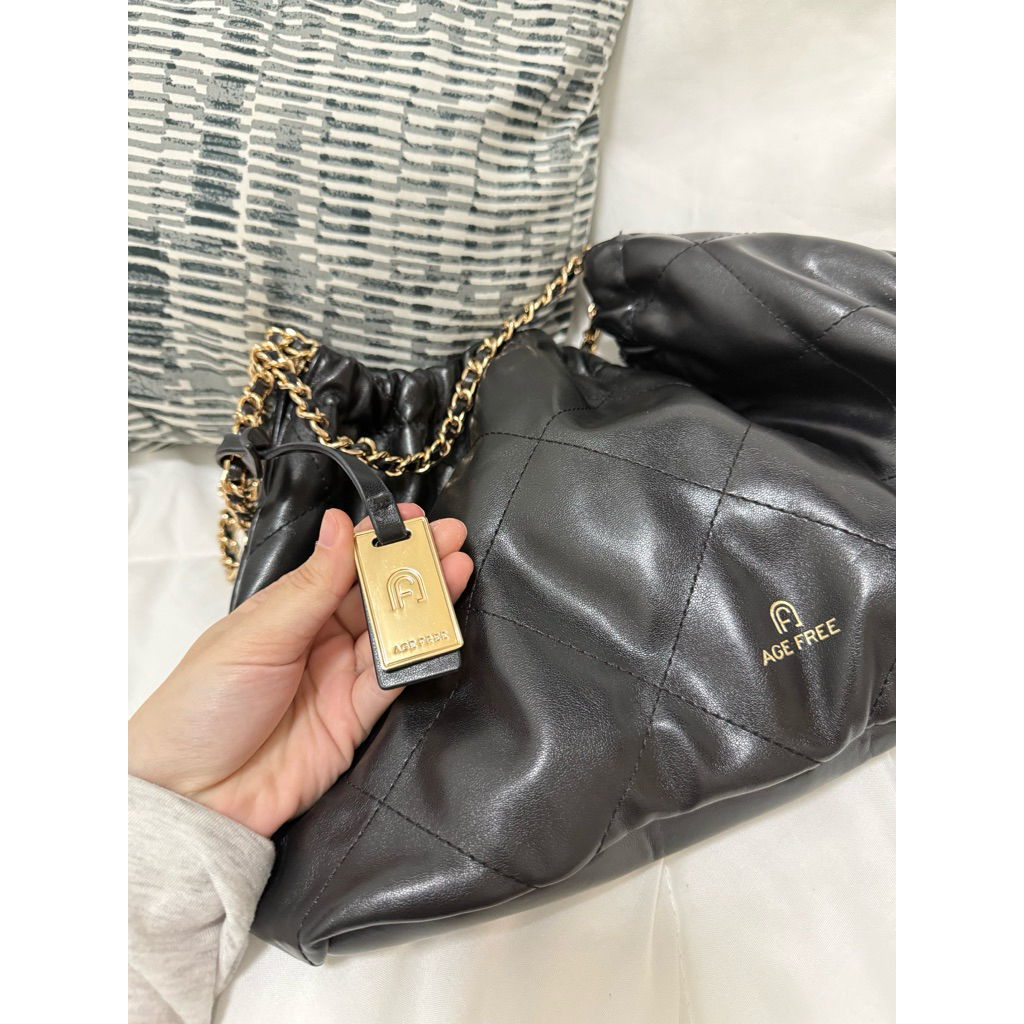 Used AGE FREE Jisoo bag