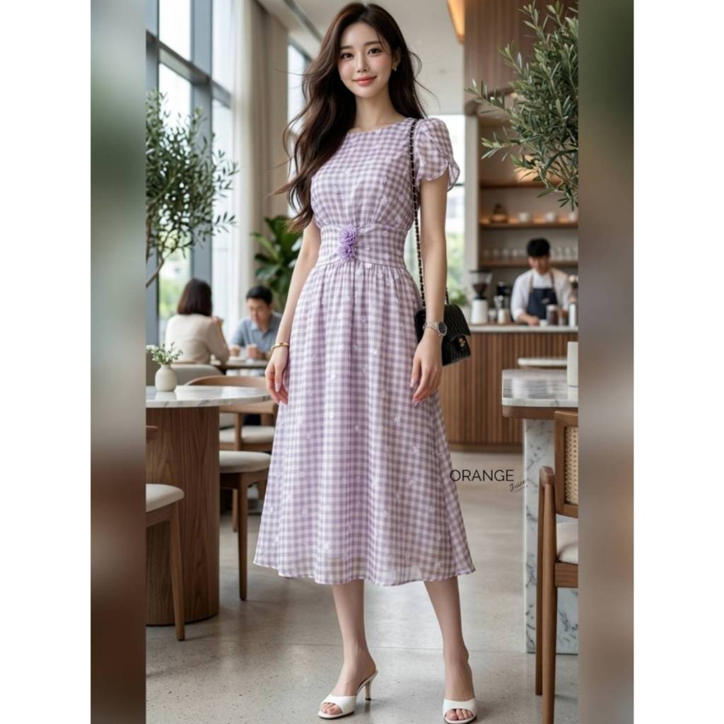 ชุดเดรสยาวออกงาน ผ้าOrganza แขนกลีบบัวคอกลม ลายสก๊อตสีม่วง ปักดอกไม้เล็กๆ แต่งดอกไม้คู่ที่เอว สไตล์เกาหลี OR21970