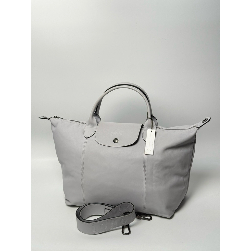 กระเป๋าสะพายข้าง Longchamp Longchamp Le Pliage Cuir (รุ่นหนังแกะ) สีเทาอ่อน มือสองของแท้