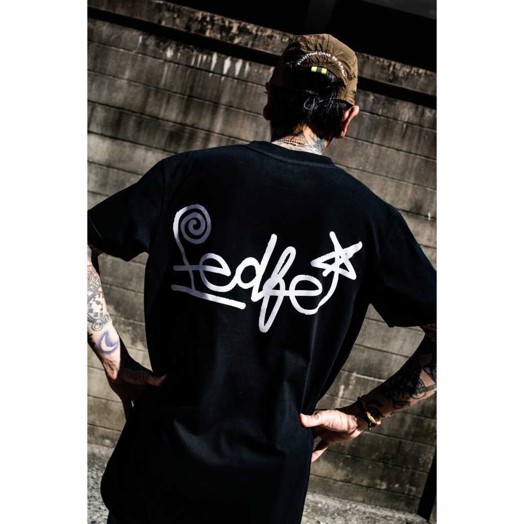 TRULY เสื้อ Fedfe สีดำสกรีนเปลี่ยนสีตามอุณหภูมิ รุ่น “หันตูดให้แดด”