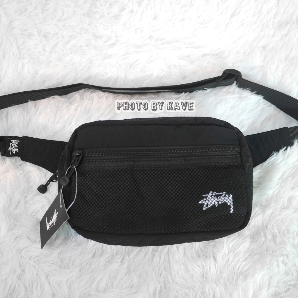 คาดอกใบเล็ก Stussy ผ้าร่มบาง ผ้าย่นนิดๆ น้ำหนักเบา พับได้ แต่งตาข่ายด้านหน้า