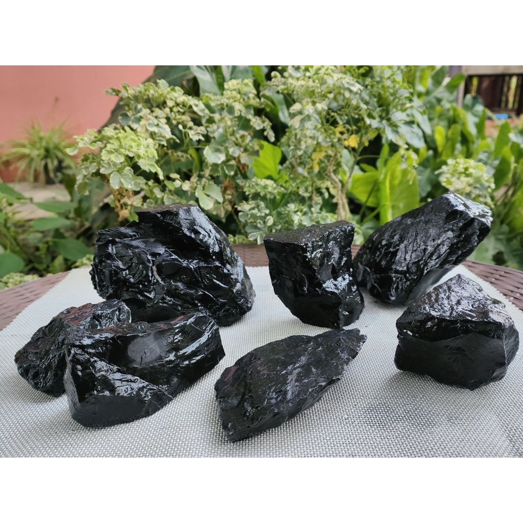 หินภูเขาดำ (Black Stone) ชุด2 กิโล(ได้3-5ก้อน คละไซส์) หินจัดตู้ปลา หินจัดเลเอาท์ หินจัดสวน