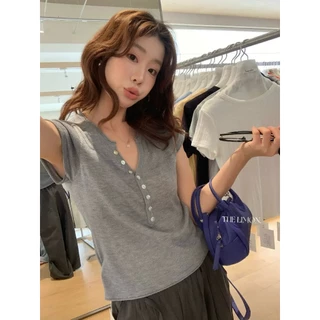 GAKKI รุ่น 31137# เสื้อยืดไหมพรมคอวีกระดุมหน้า แขนบินน่ารัก สไตล์เกาหลี เสื้อไหมพรมร่องเนื้อนุ่ม แมทช์ง่ายใส่สบายไม่ร้อน