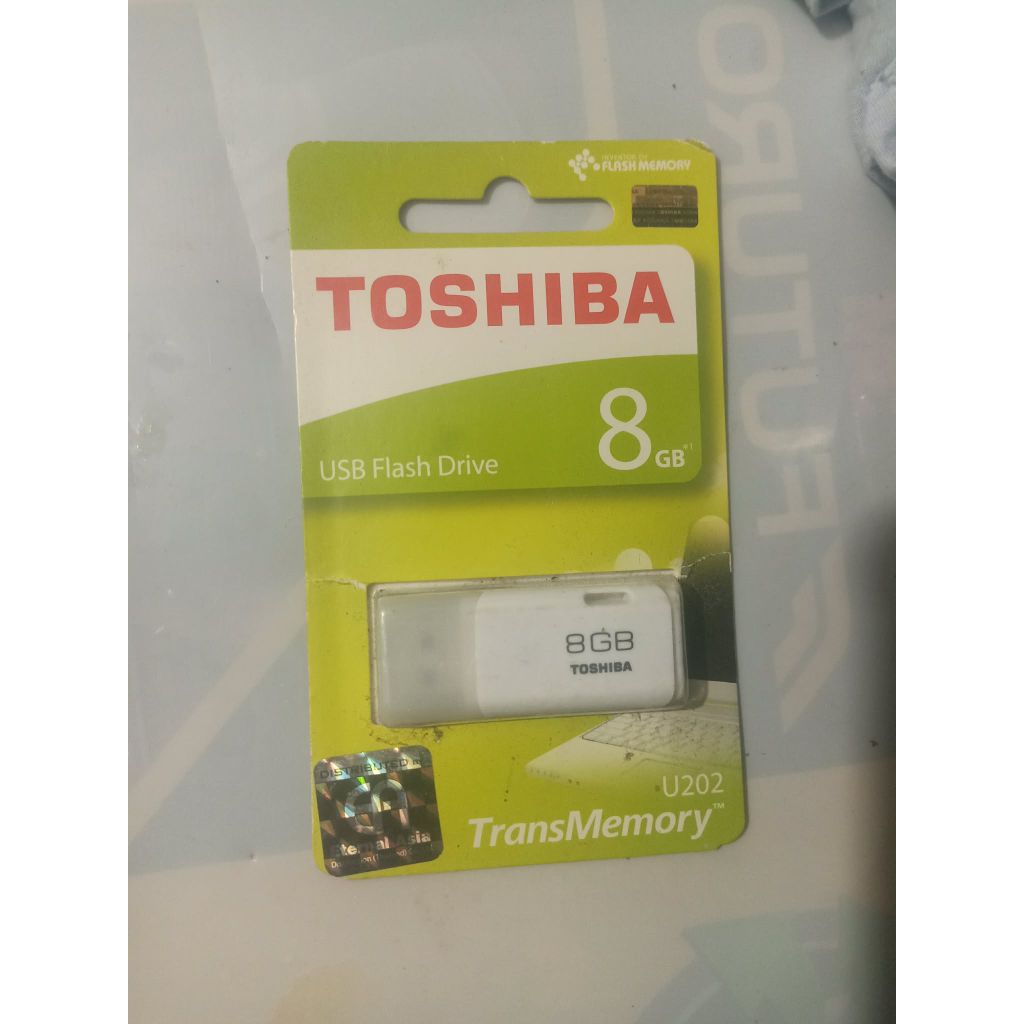 แท้100%แฟลชไดร์ฟ Toshiba TransMemory รุ่น U202 ความจุ 8GB ซึ่งใช้การเชื่อมต่อแบบ USB 2.0