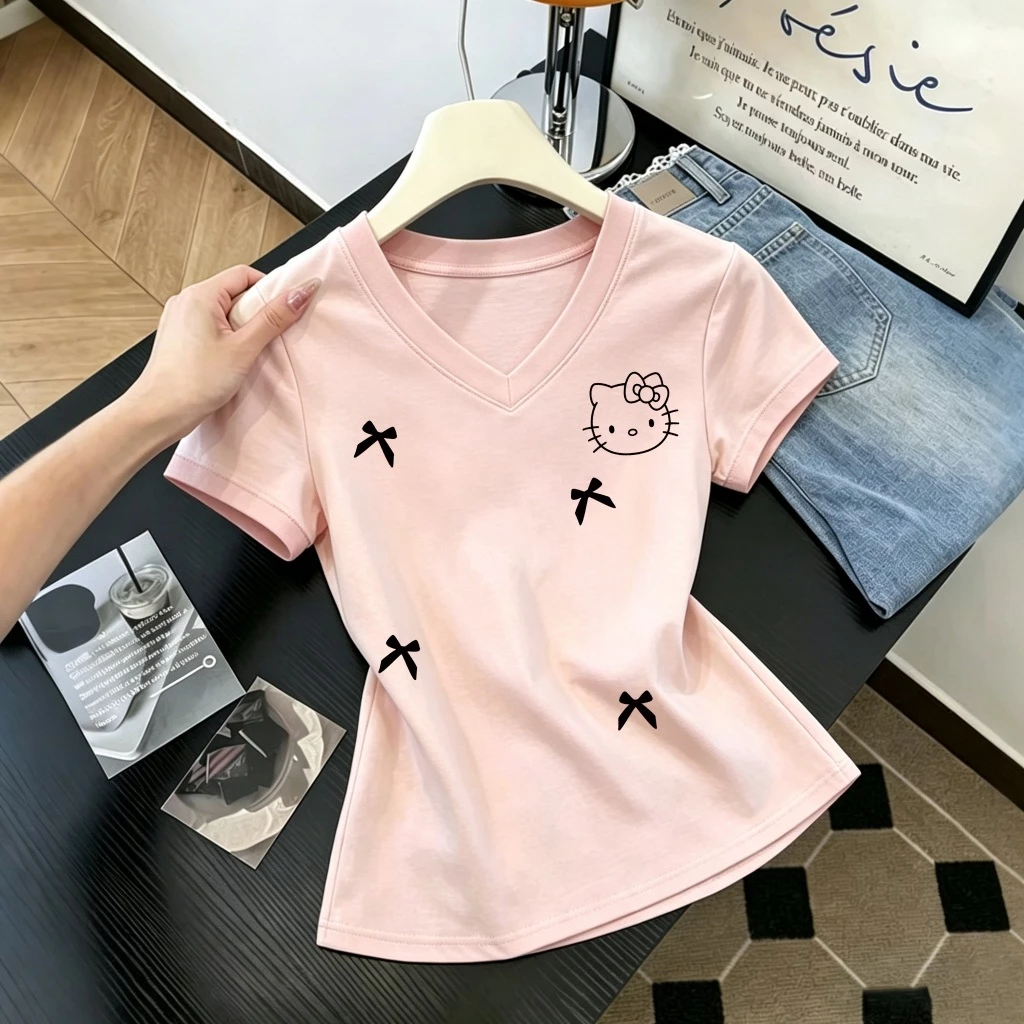 เสื้อคอวีสไตล์เกาหลีใหม่ มีไซส์ M-3XL ลายเฮลโลคิตตี้ จัดส่งจากกรุงเทพฯ