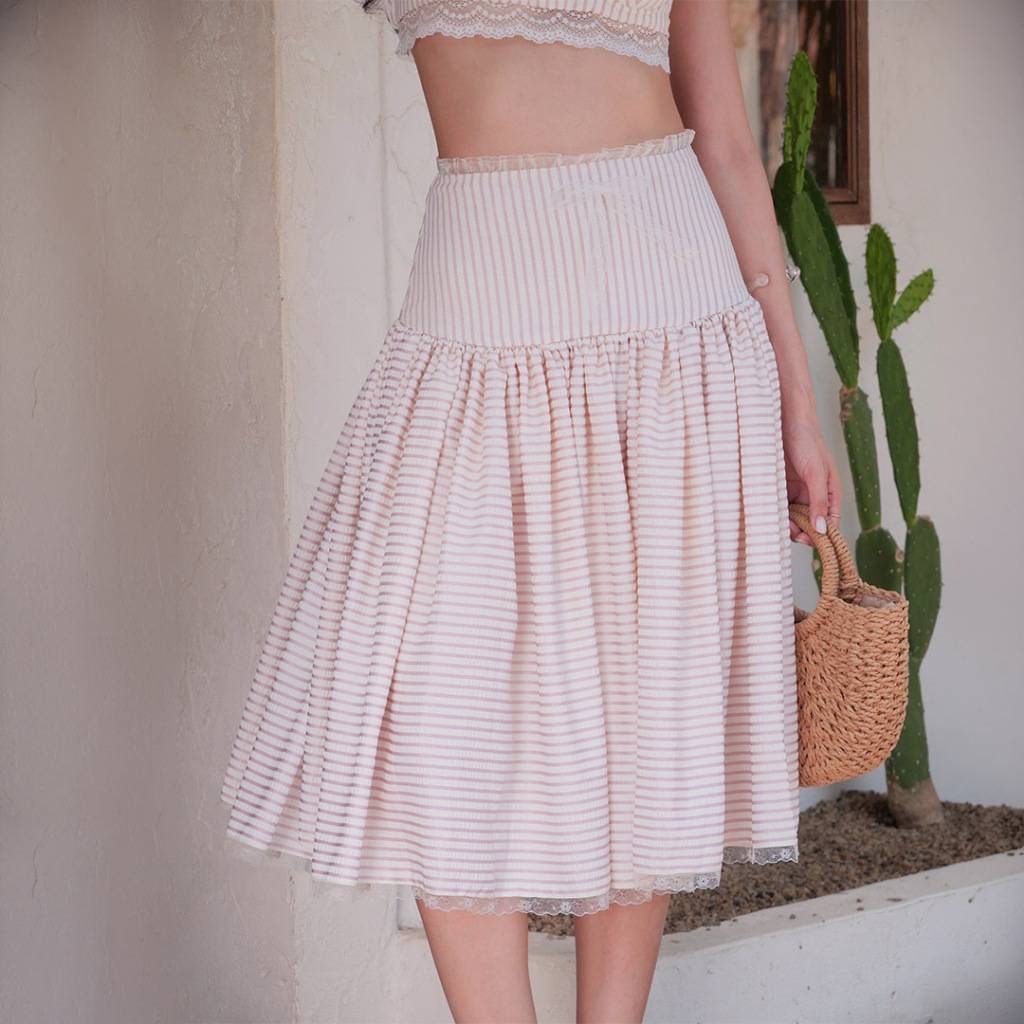 LUCA STUDIO_Vinnie skirt (XS,S,L Pre-order 15 Aug.) - กระโปรงทรงบาน ผ้าคอตต้อนทอลายทาง สีชมพู-ขาว ดีไซน์เย็บรูดระบาย