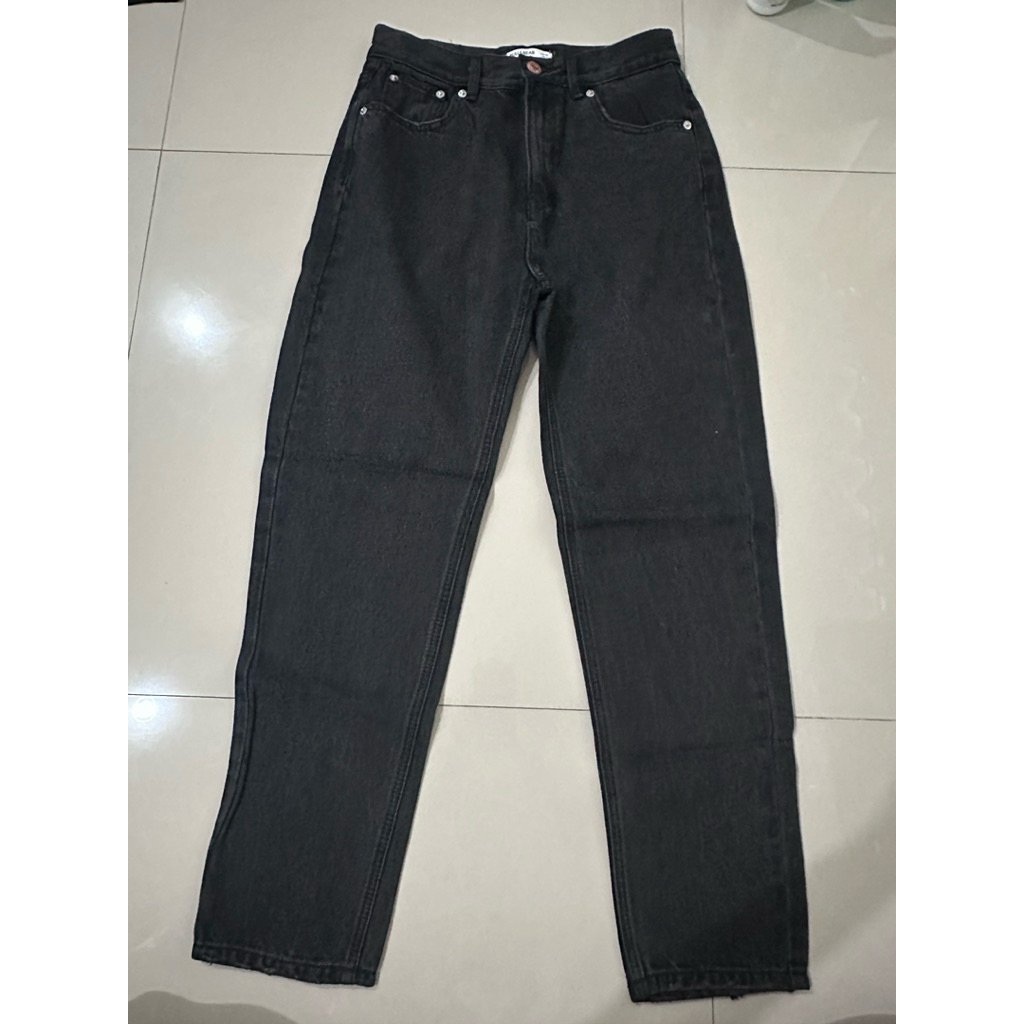 กางเกงยีนส์ PULL&BEAR (EUR 38)