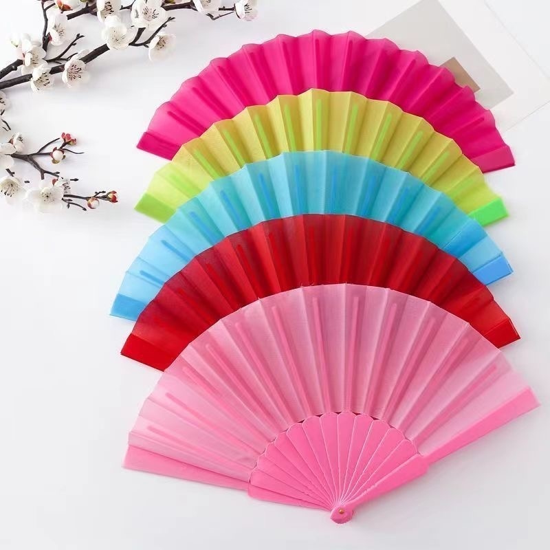พัดสีแบบพับ​ พัดพับสีล้วน​ ด้ามพลาสติก​ ใช้ในการแสดง​ พร๊อพ​ พัดพับมือความยาว 23CM
