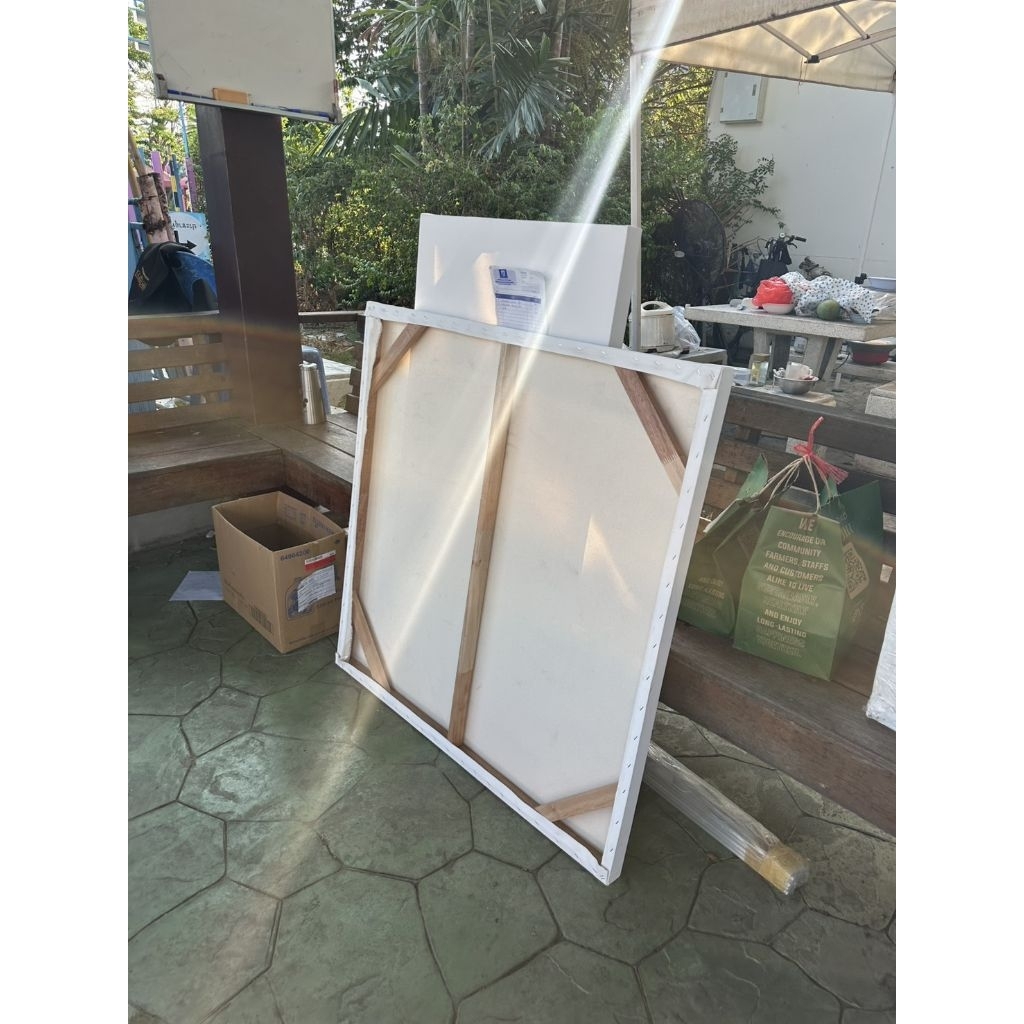เฟรม canvas ไม่ได้เคลือบ ขนาด 36"x72"ราคาเฟรมละ 998 บาทใช้โครงไม้หนาแข็งแรงประมาณ 4.5 cm เหมาะสำหรับทำงานศิลปะ