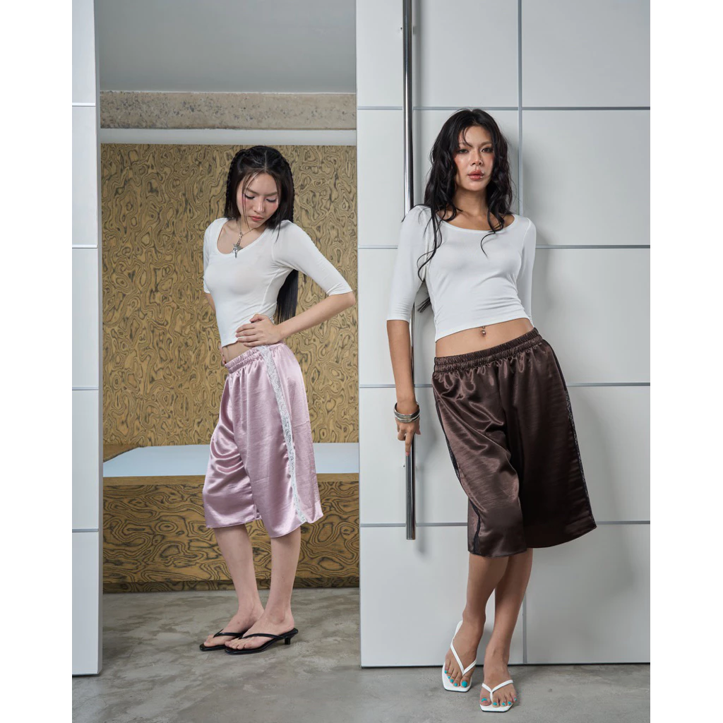 AHOLICBKK | Lace capri pants - กางเกง5ส่วน แต่งขอบซีทรู