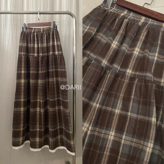 Damee Skirt | กระโปรงยาว แต่งชายลูกไม้