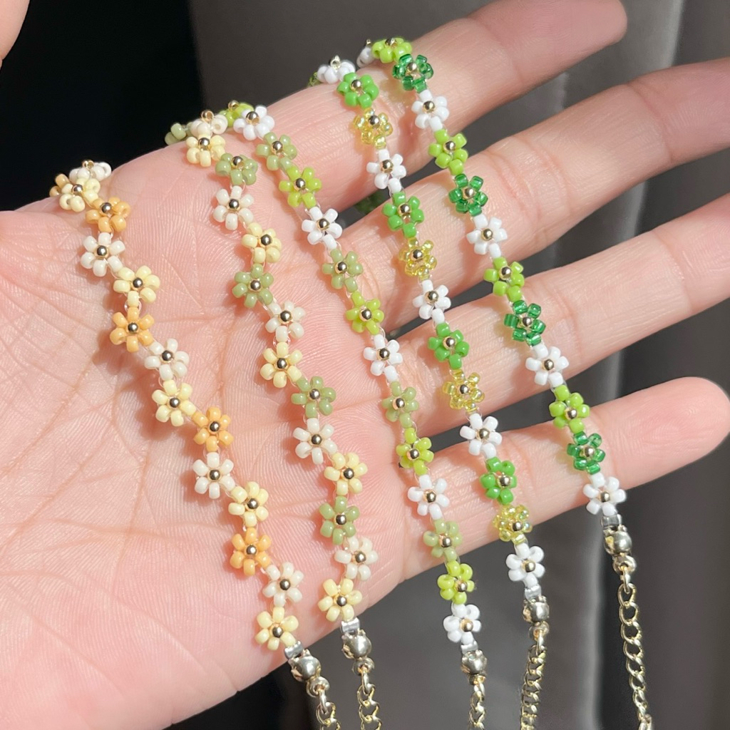สร้อยข้อมือลูกปัดดอกไม้ ลูกปัดญี่ปุ่น โทนสีเขียวเหลือง💛💚 กำไลข้อมือดอกไม้ handmade