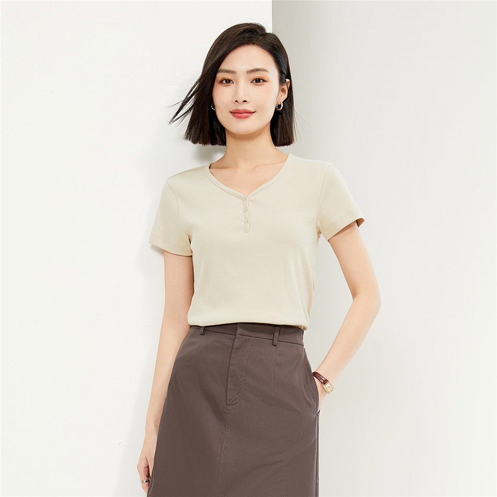 GIORDANO (Online Exclusive) เสื้อยืดคอวีผูหญิง  Women's V-neck Buttons Rib Tee 13325342 B2