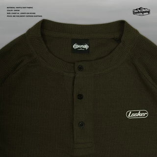 LOOKER — WAFFLE HENLEY SWEATER เสื้อสเวตเตอร์แขนยาวผ้าวาฟเฟิล (CAMPING)