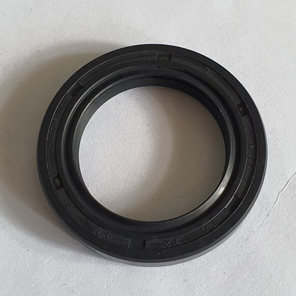 ออยซีล ซีลกันน้ำมันคลัตช์แรงเหวี่ยง ติดเพลาครัตซ์แรงเหวี่ยง Oil Seal สโคมาดิ Scomadi TL125, TT125, T